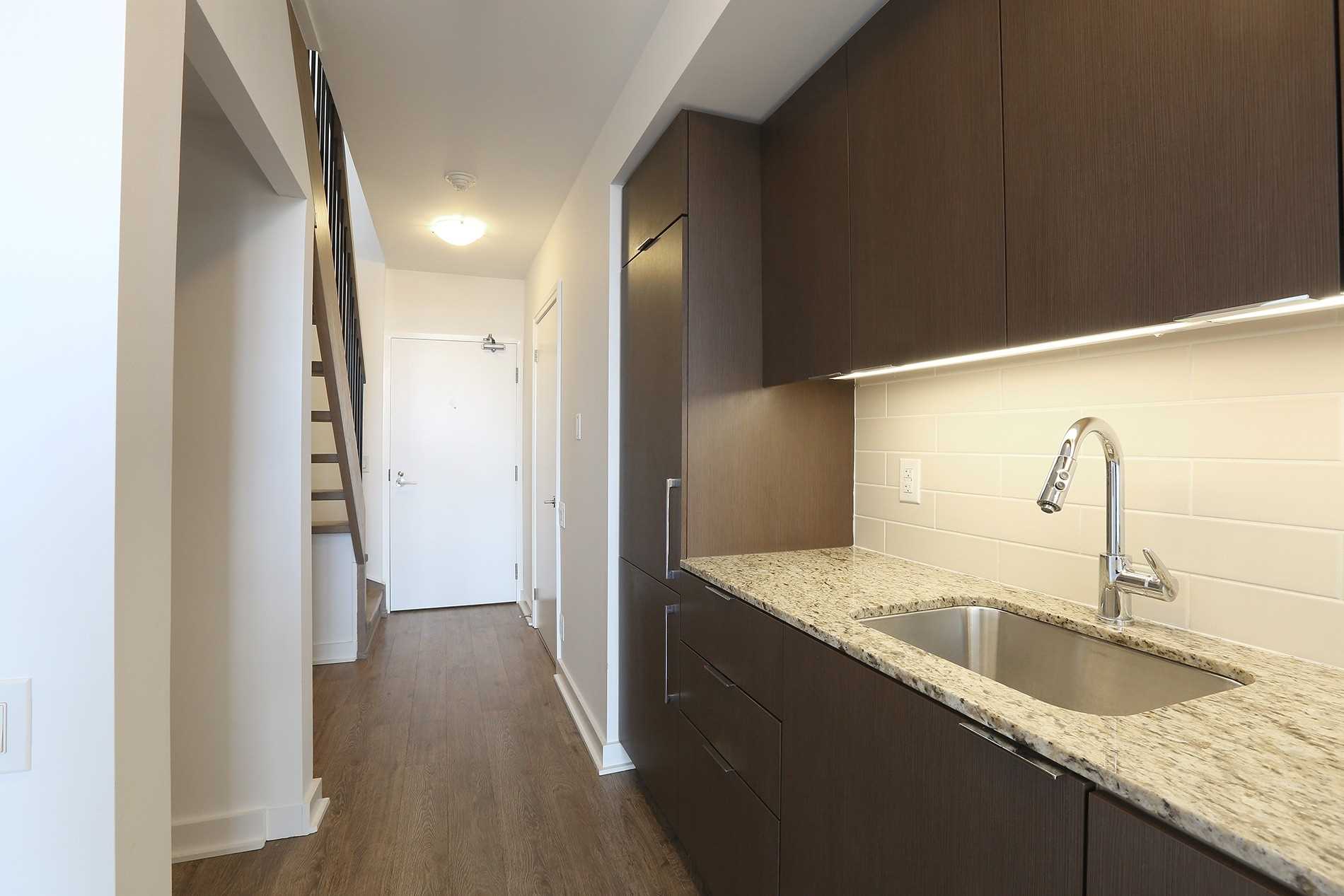 5 Hanna Ave, #448