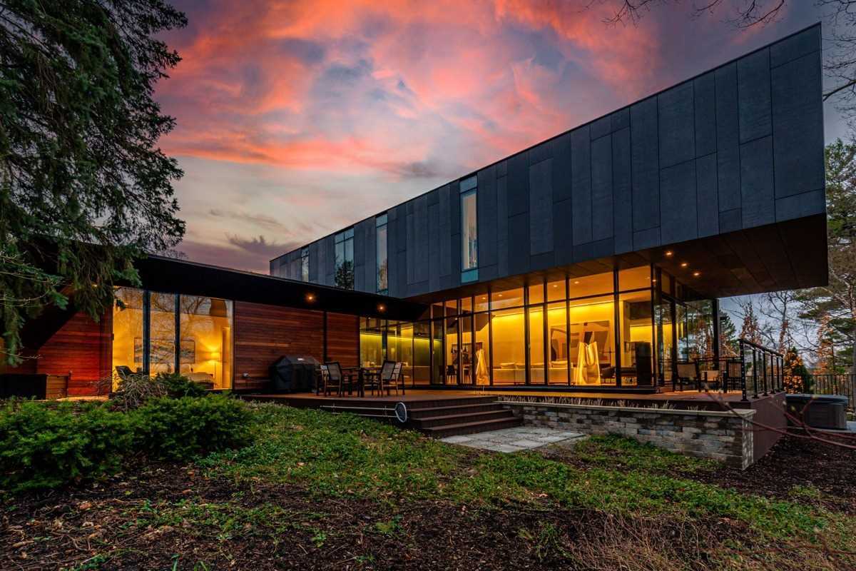 95 Riverview Dr