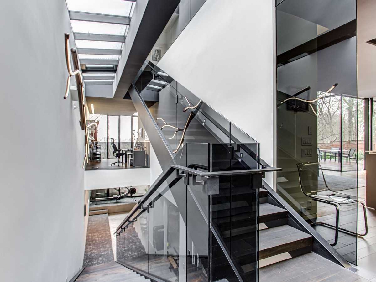 95 Riverview Dr