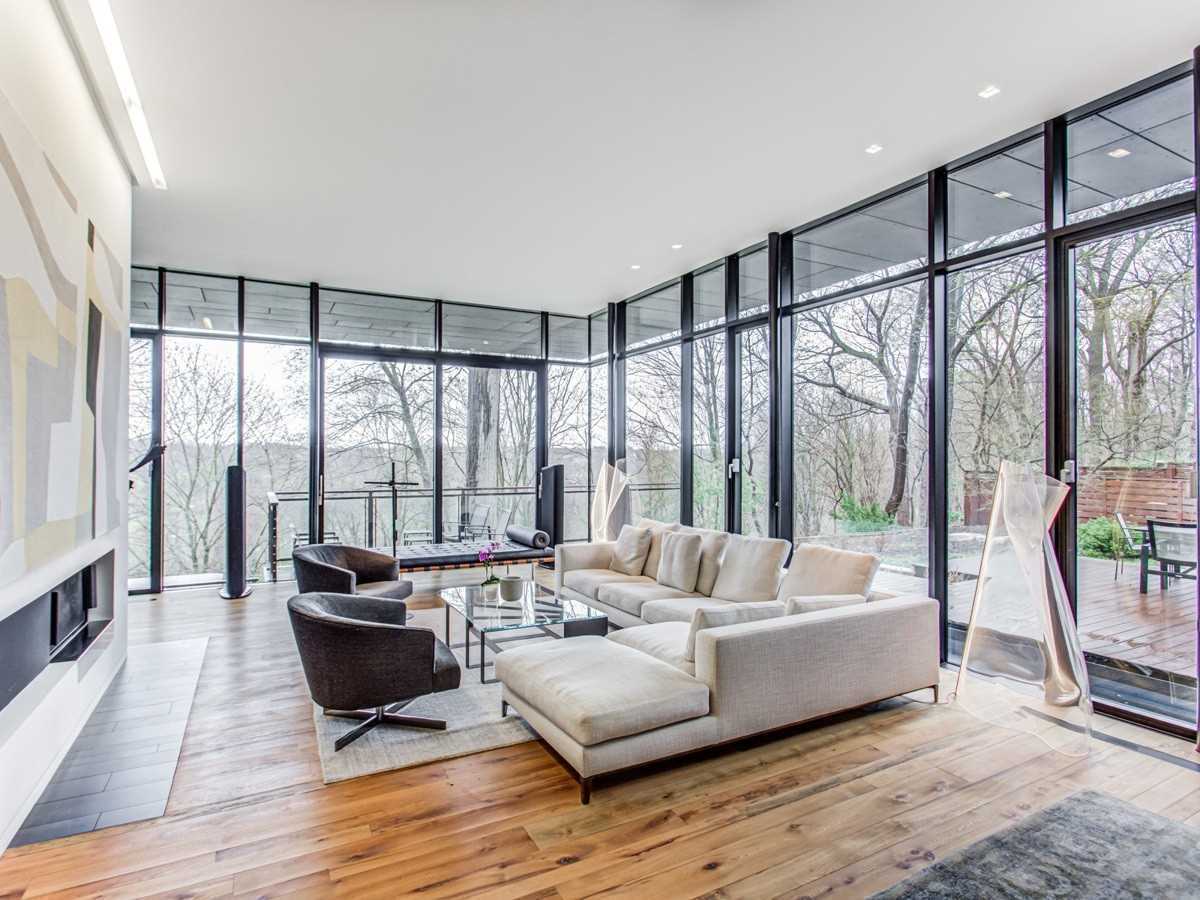 95 Riverview Dr