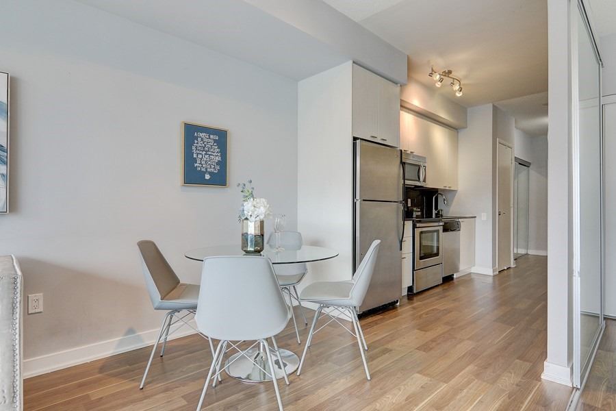 775 King St W, #906