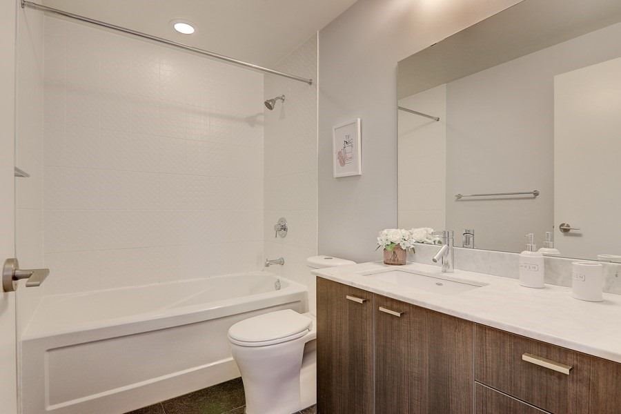 775 King St W, #906