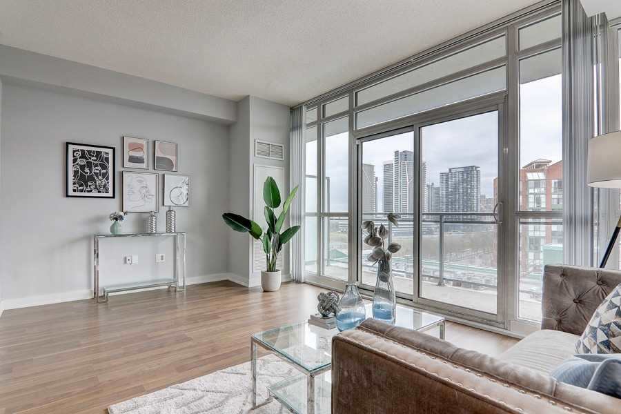 775 King St W, #906