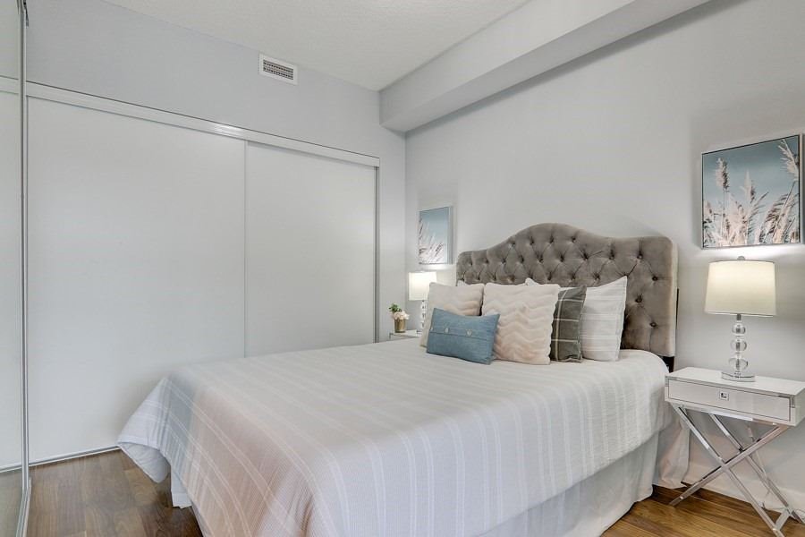 775 King St W, #906