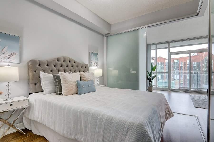 775 King St W, #906