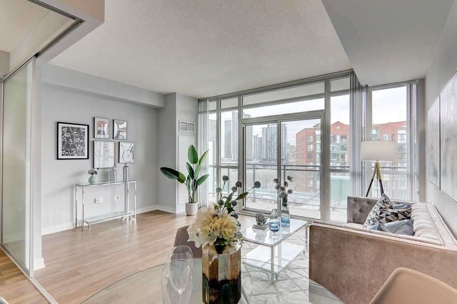 775 King St W, #906
