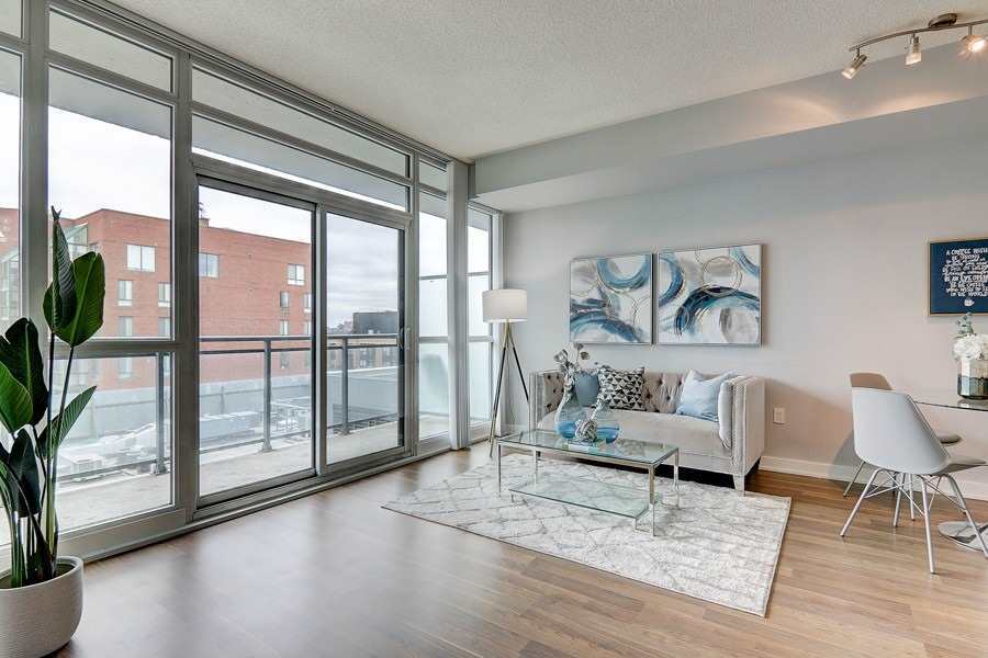 775 King St W, #906