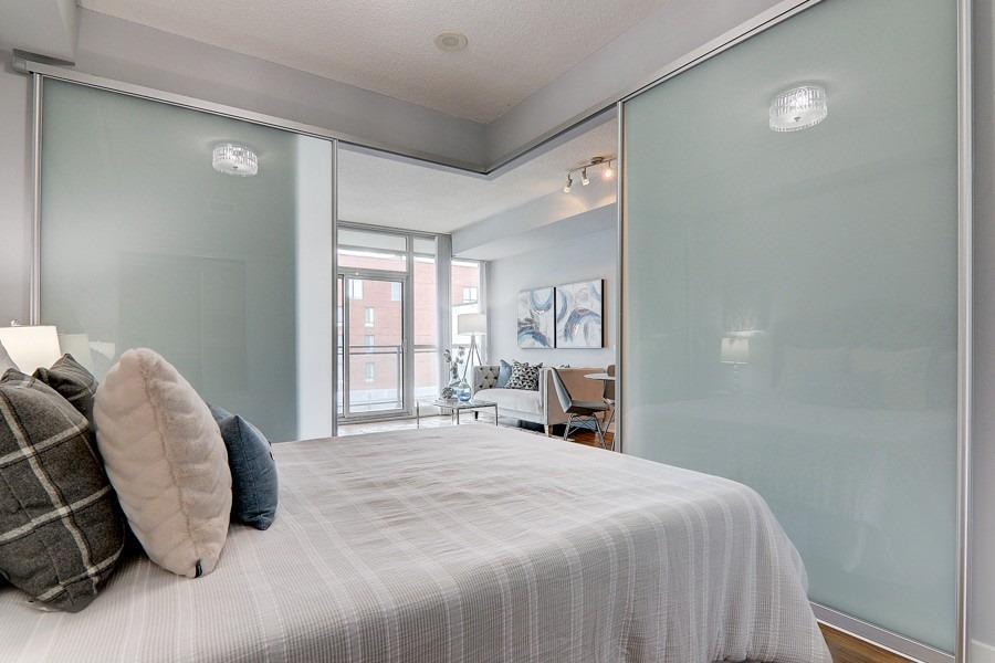 775 King St W, #906