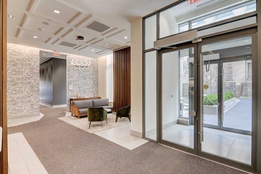 775 King St W, #906