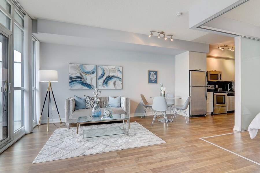 775 King St W, #906