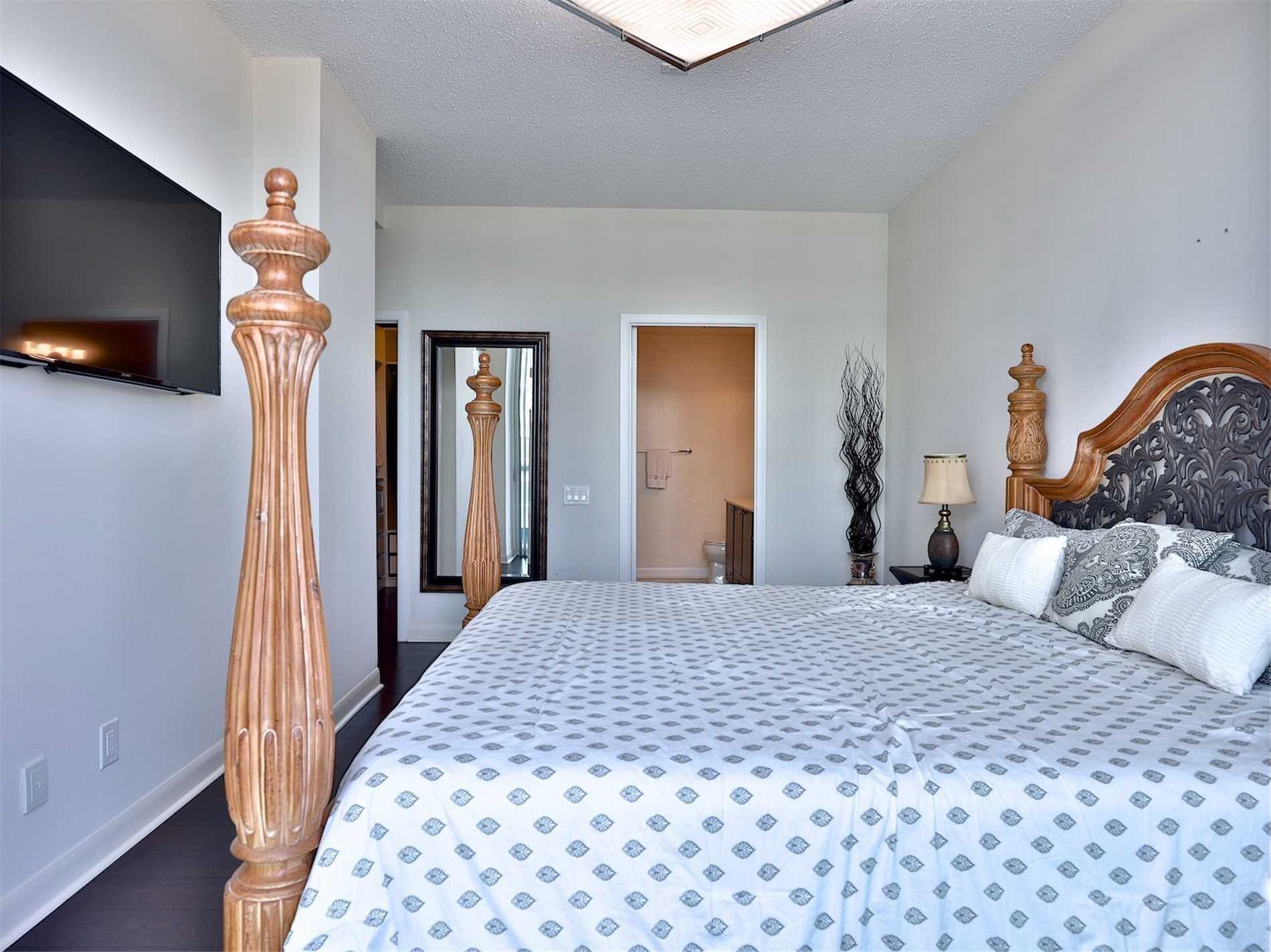 525 Wilson Ave, #1203