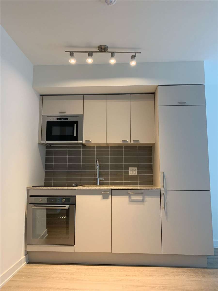 576 Front St W, #326