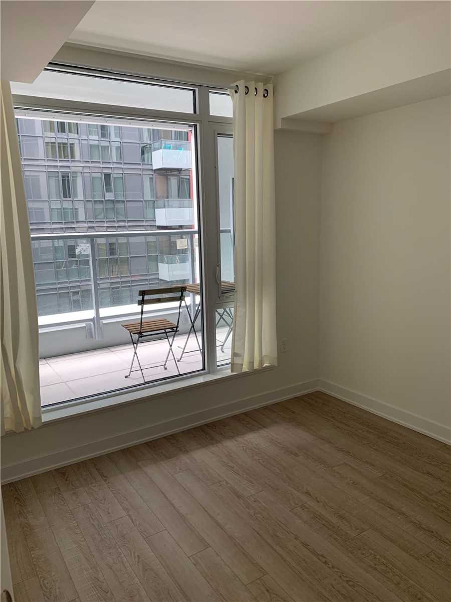 576 Front St W, #326