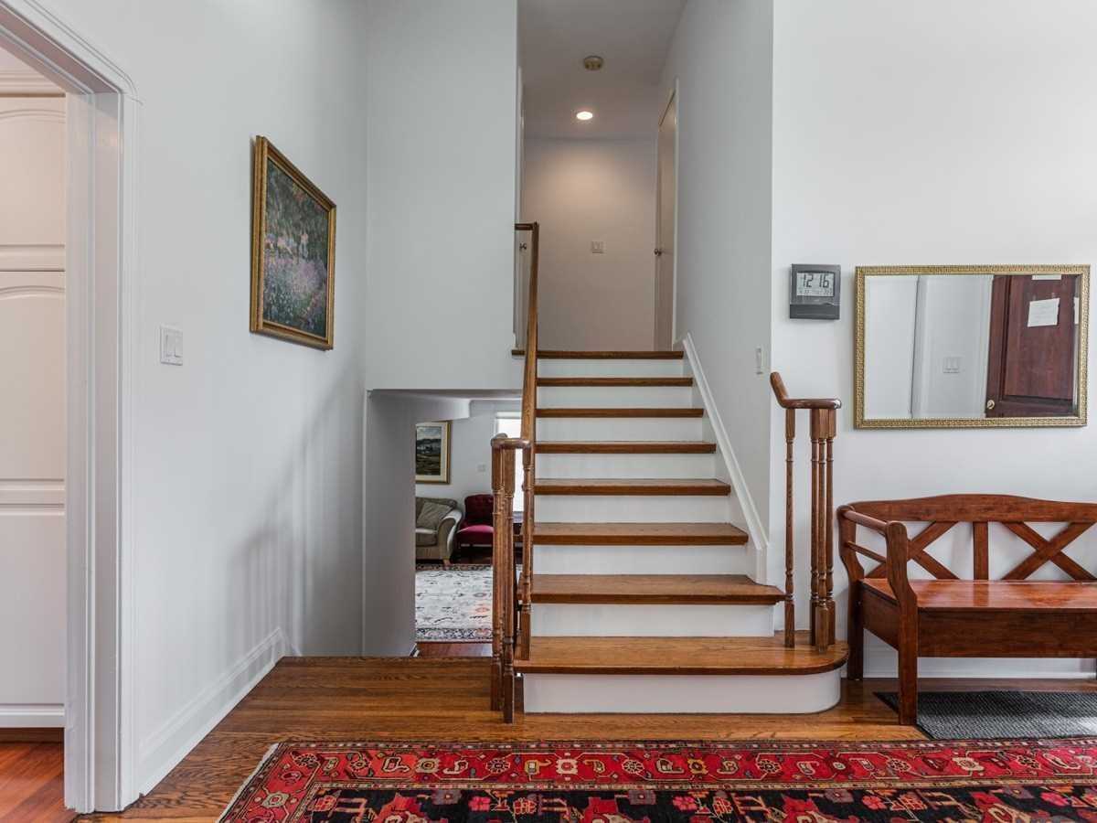 12 Flaremore Cres