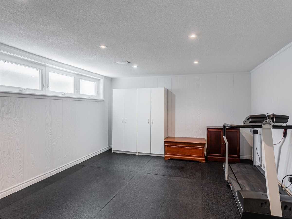 12 Flaremore Cres