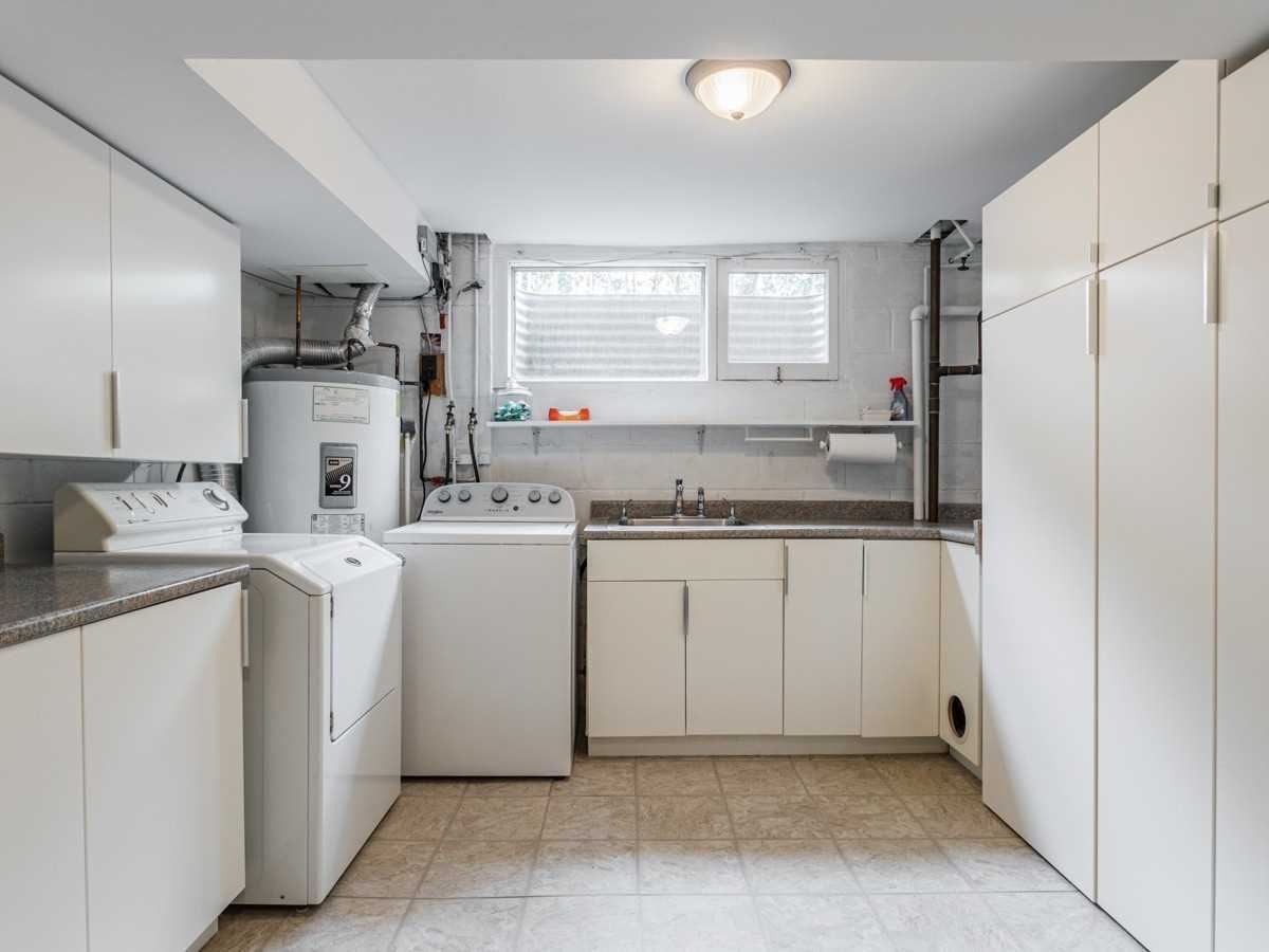 12 Flaremore Cres