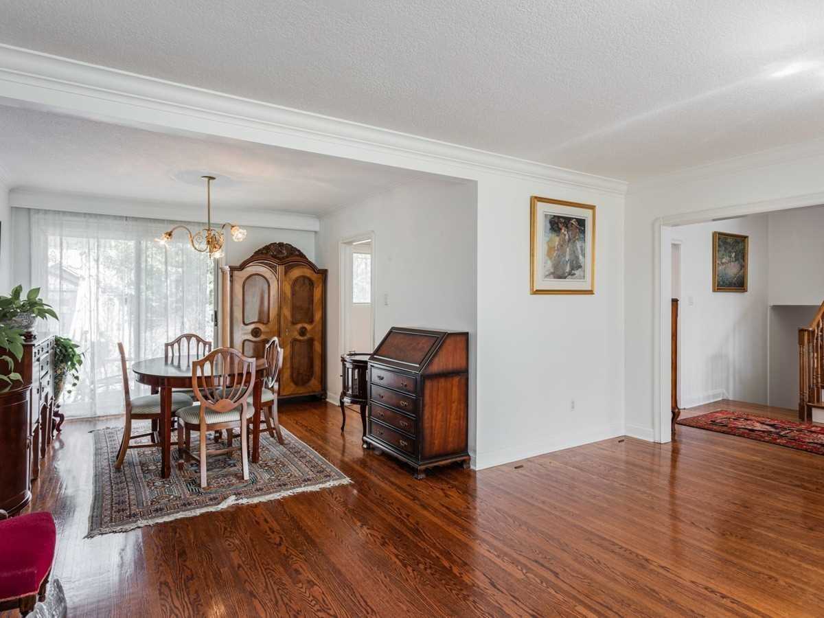 12 Flaremore Cres