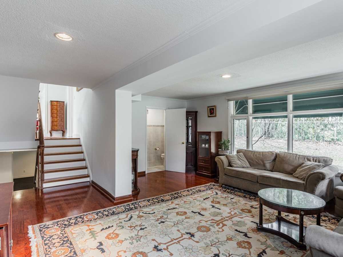 12 Flaremore Cres