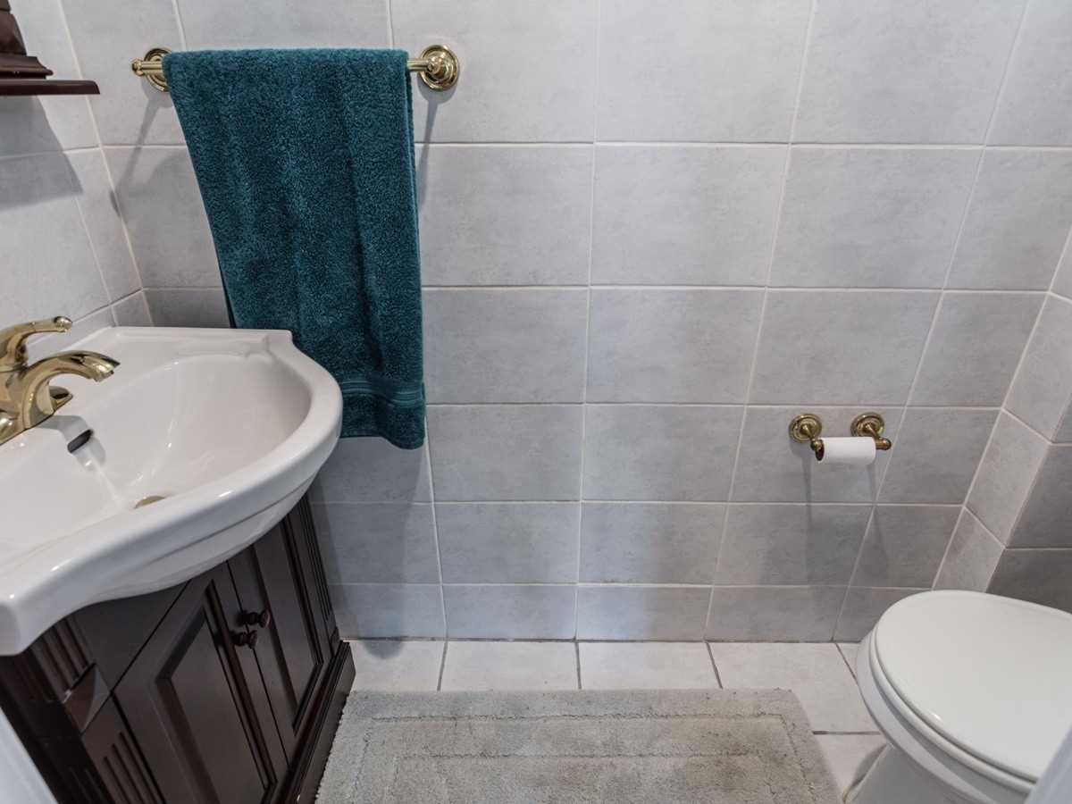 12 Flaremore Cres