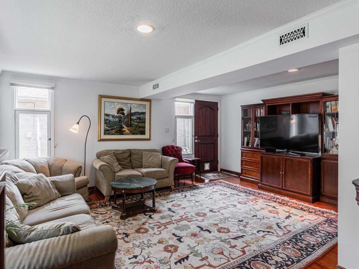 12 Flaremore Cres