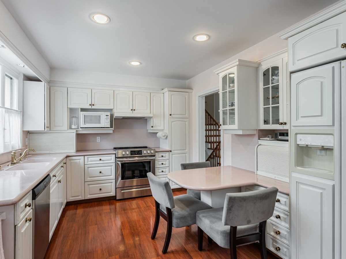 12 Flaremore Cres