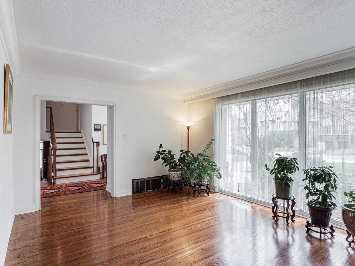 12 Flaremore Cres