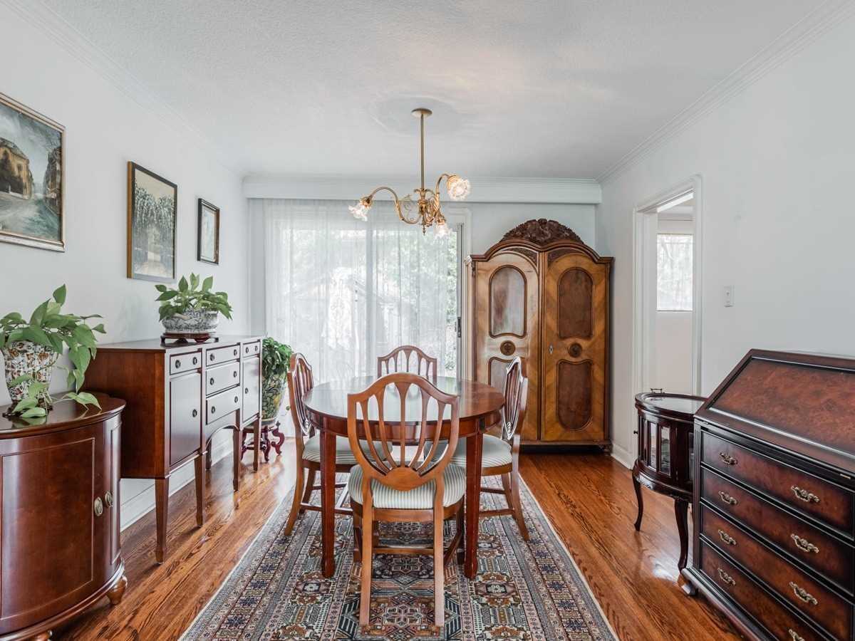 12 Flaremore Cres