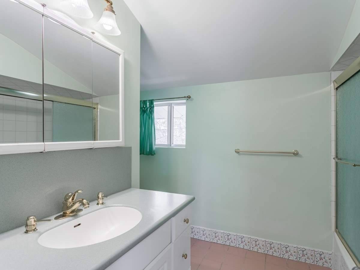 12 Flaremore Cres