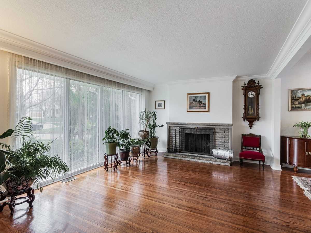 12 Flaremore Cres