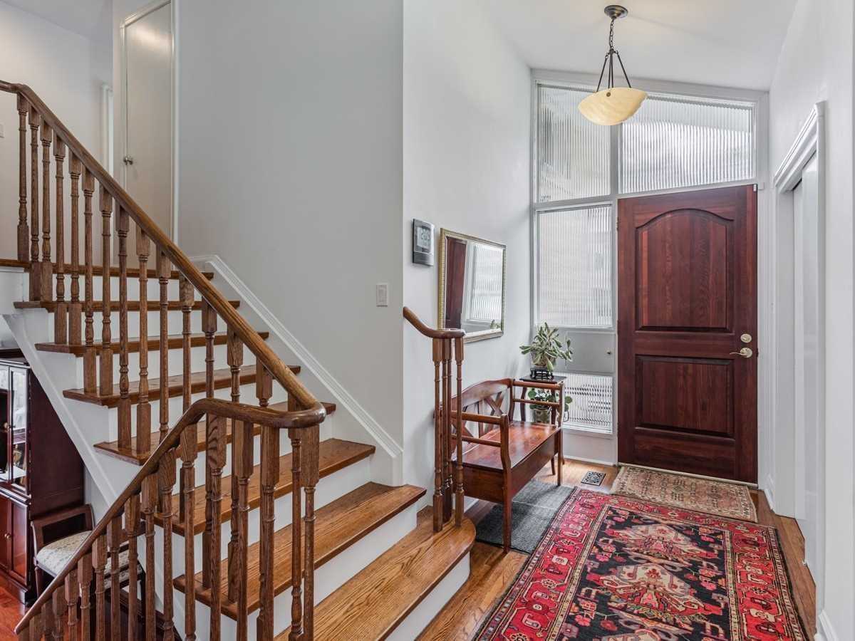 12 Flaremore Cres