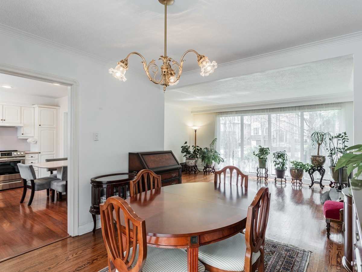 12 Flaremore Cres