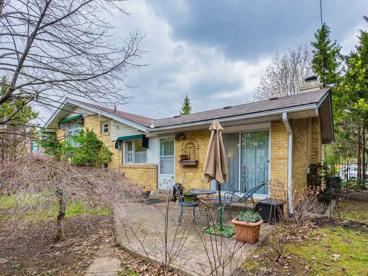 12 Flaremore Cres