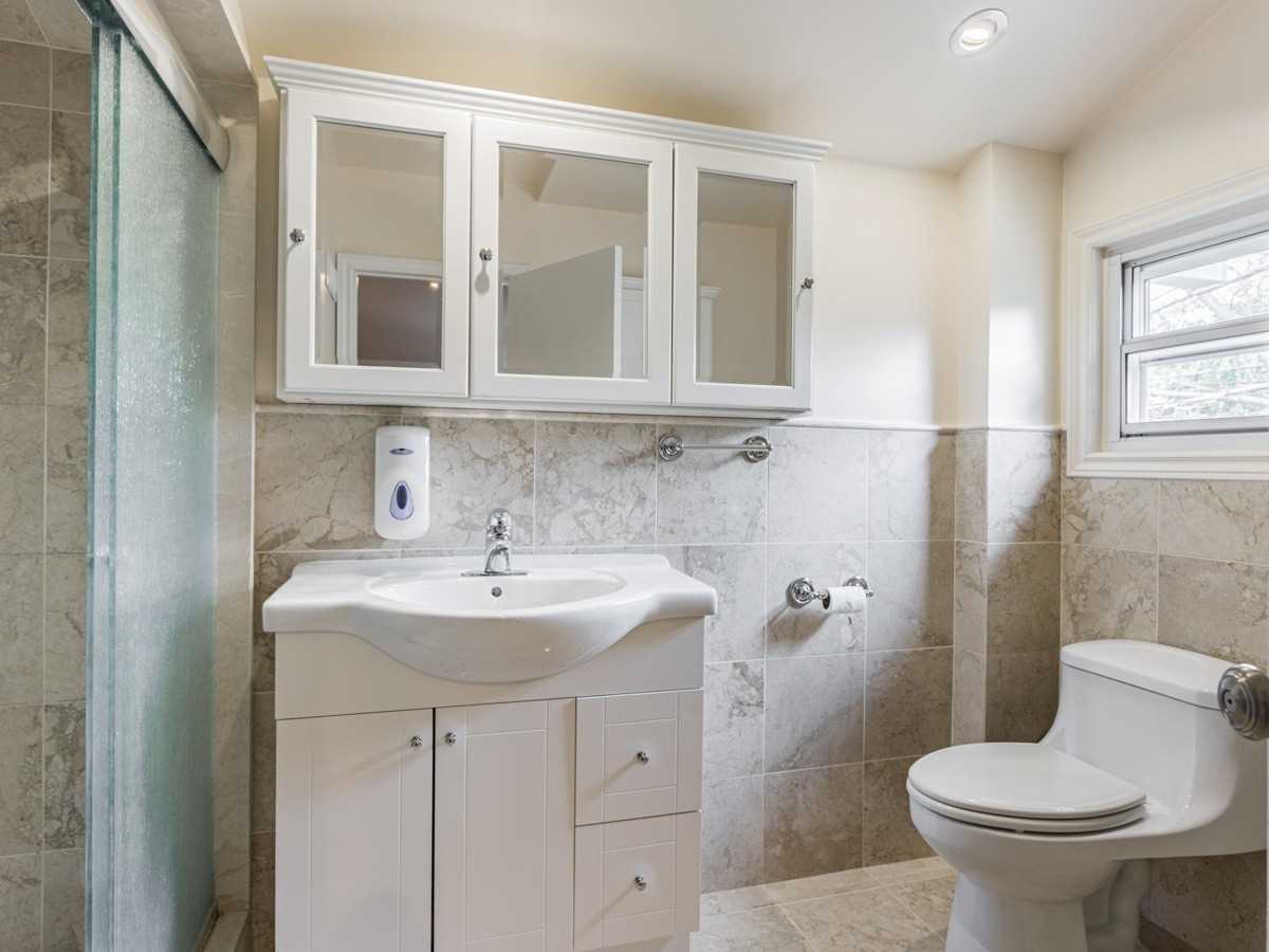 12 Flaremore Cres