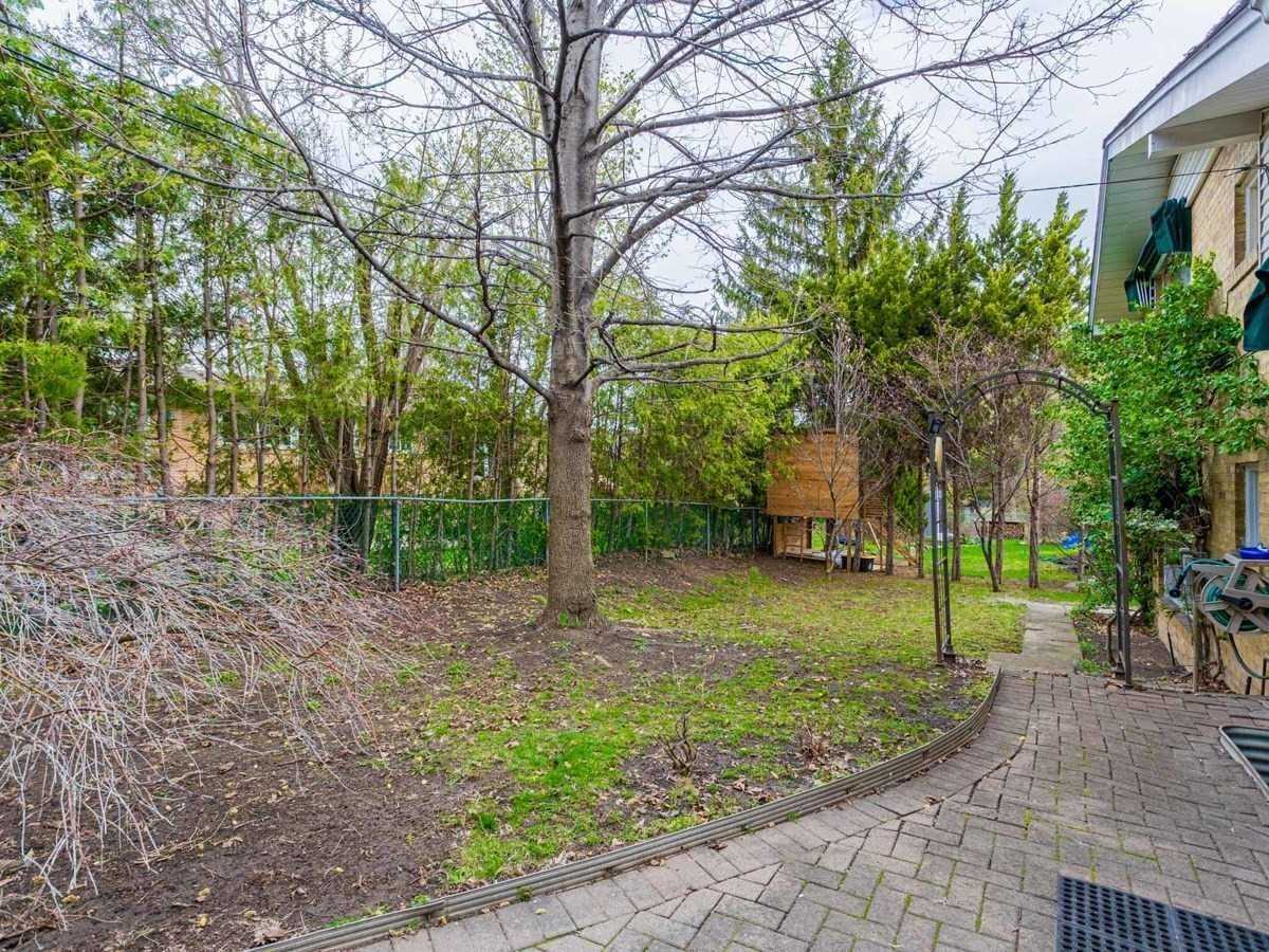 12 Flaremore Cres