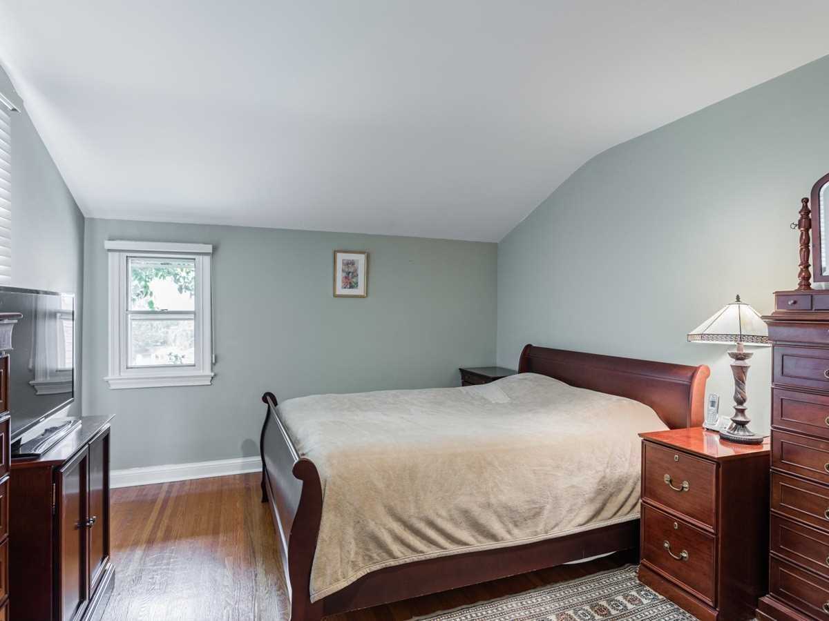 12 Flaremore Cres