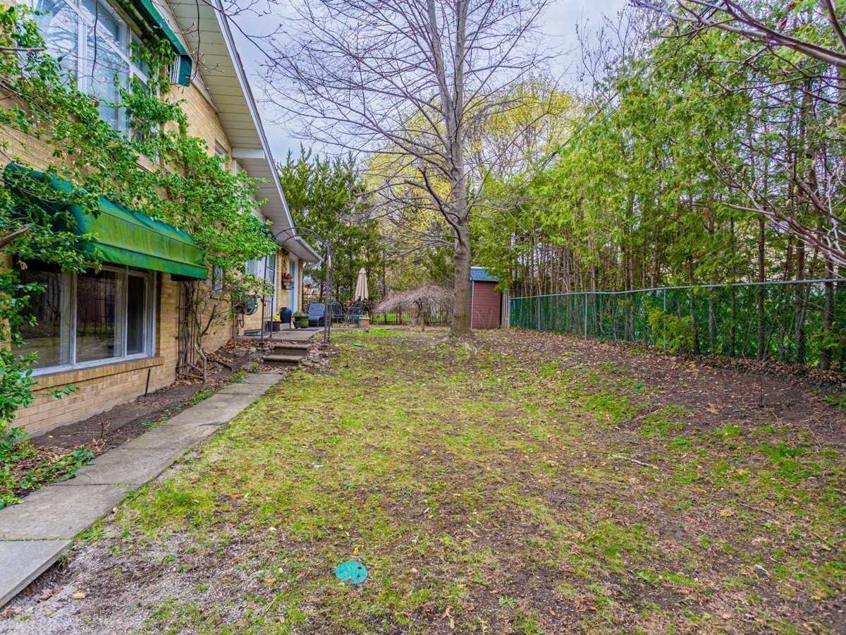 12 Flaremore Cres