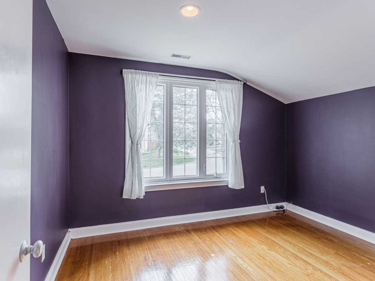 12 Flaremore Cres