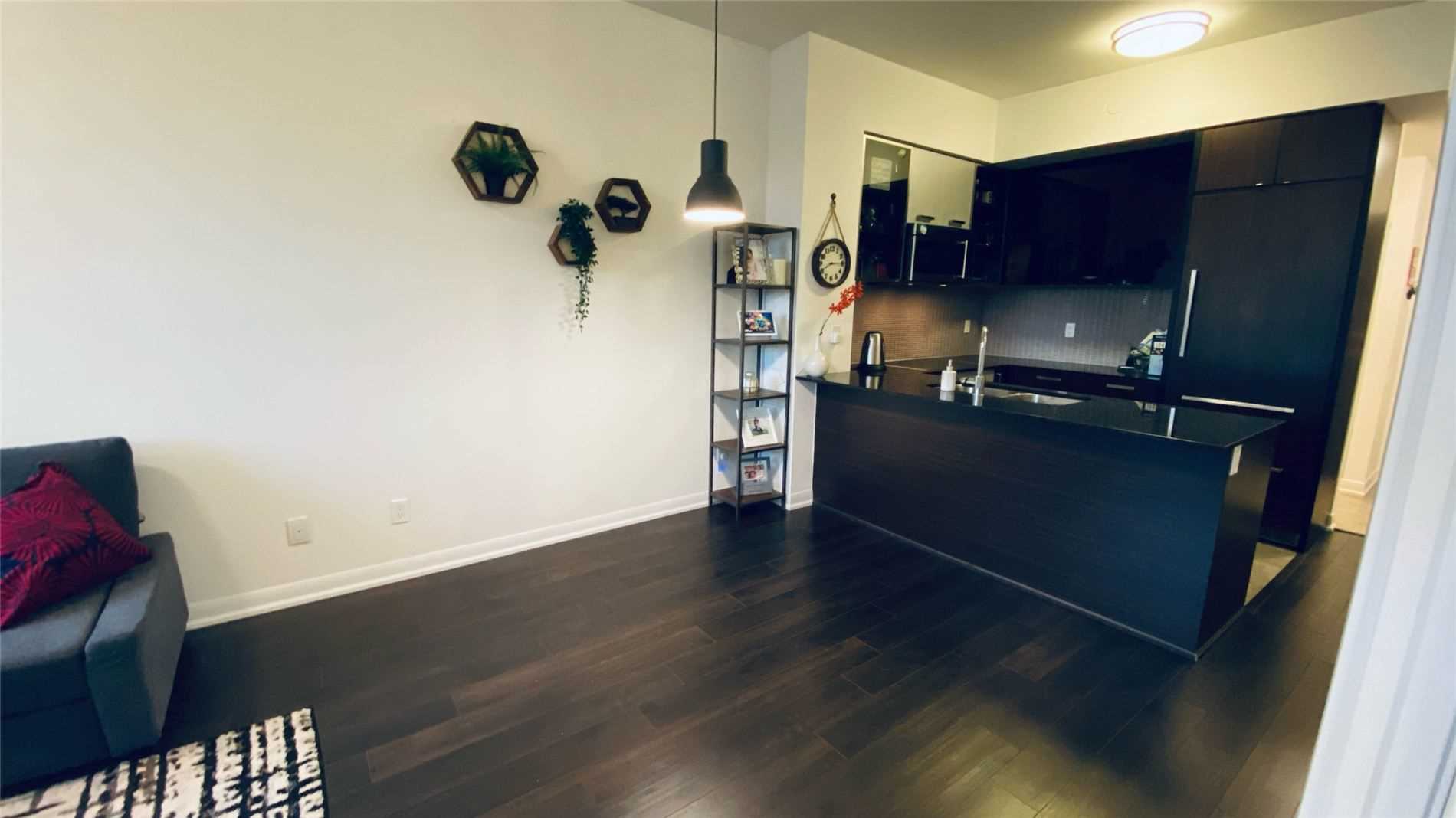 5162 Yonge St, #102