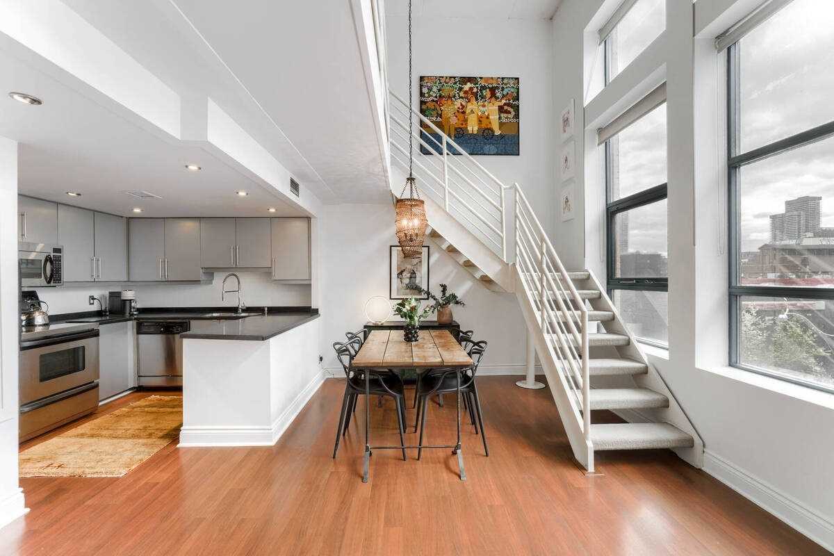 393 King St E, #303