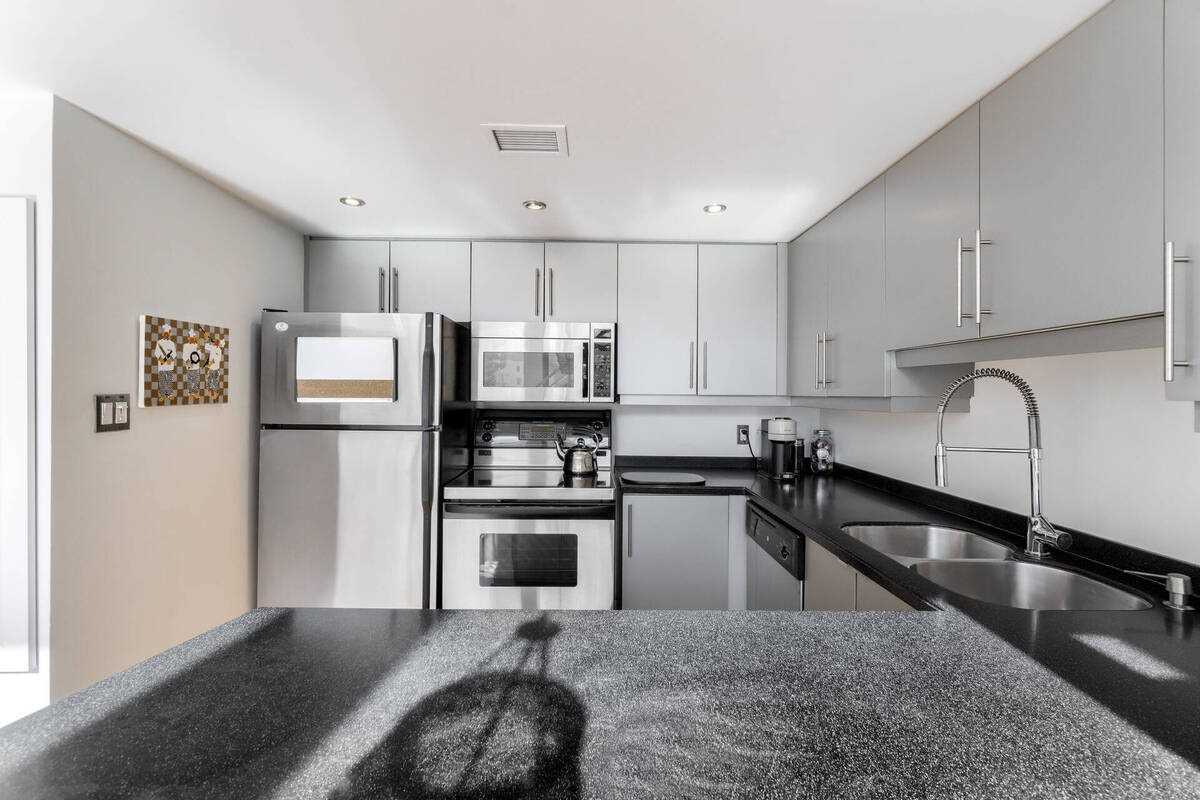 393 King St E, #303
