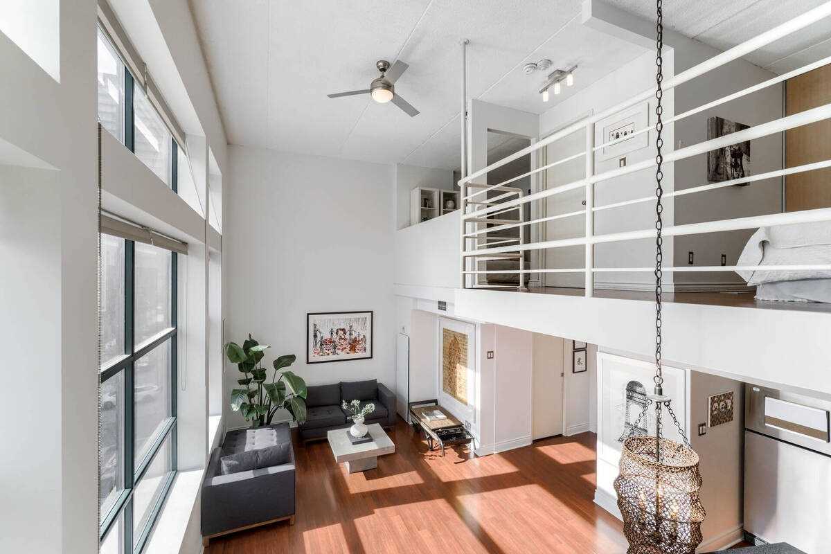 393 King St E, #303