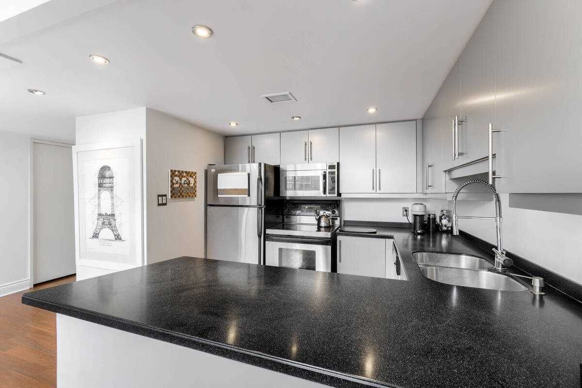 393 King St E, #303