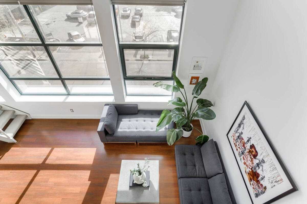 393 King St E, #303