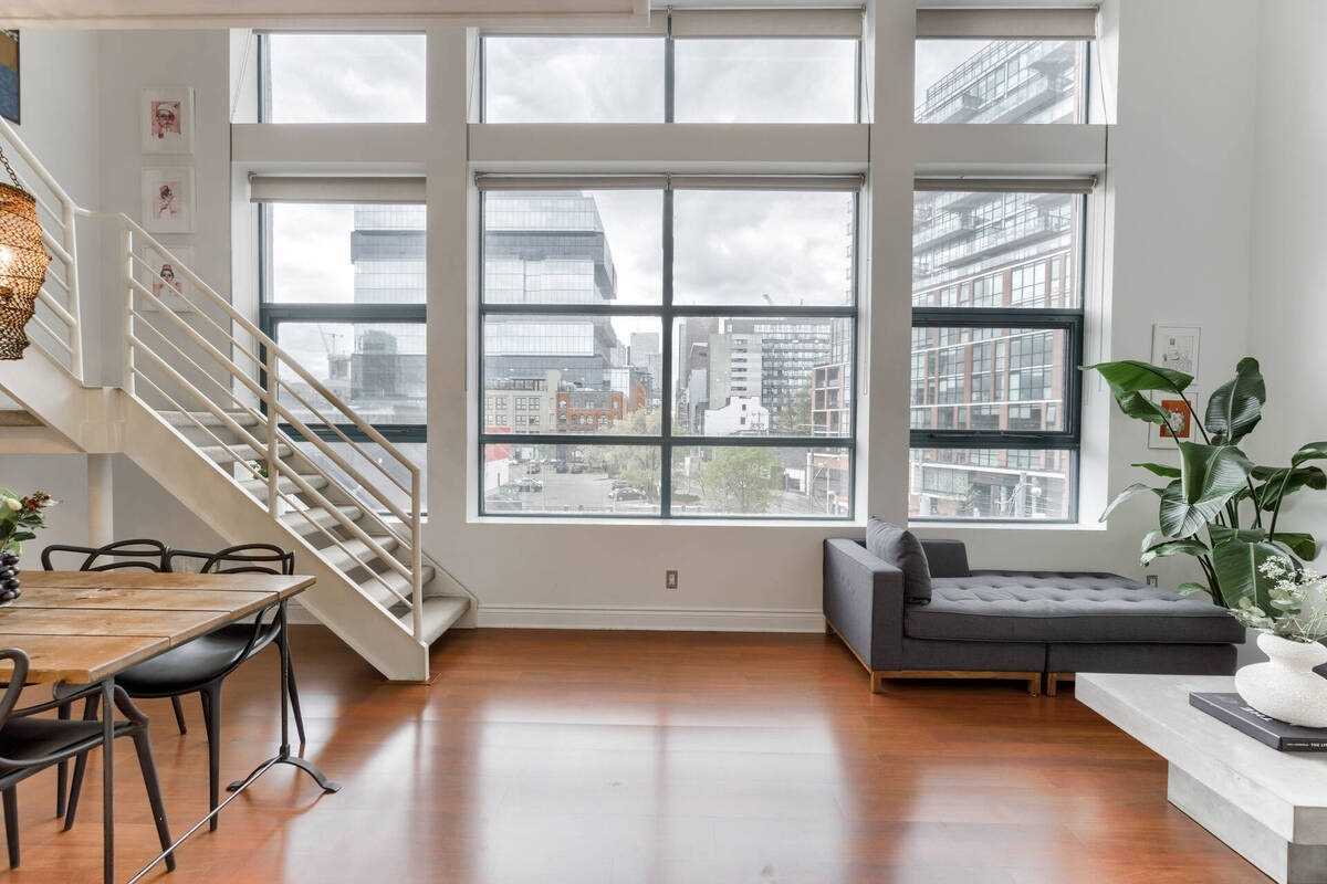393 King St E, #303