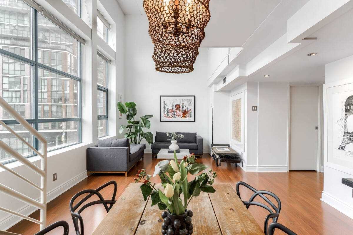 393 King St E, #303