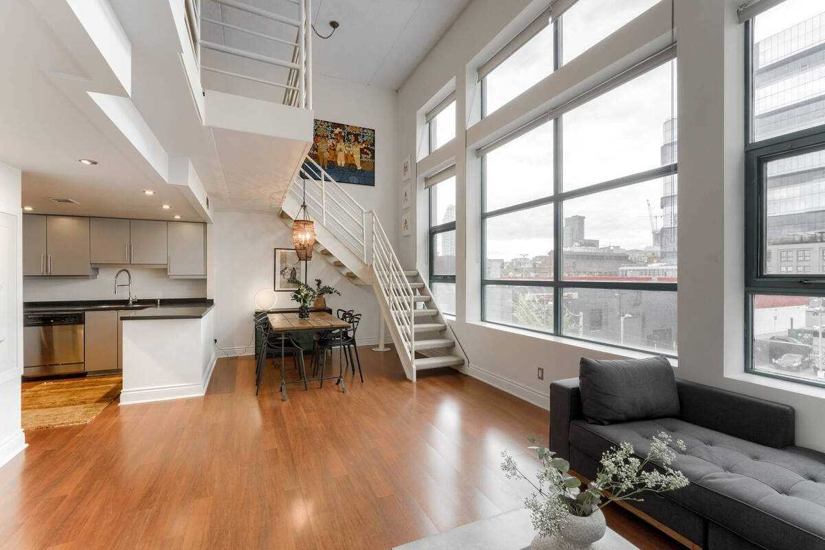 393 King St E, #303