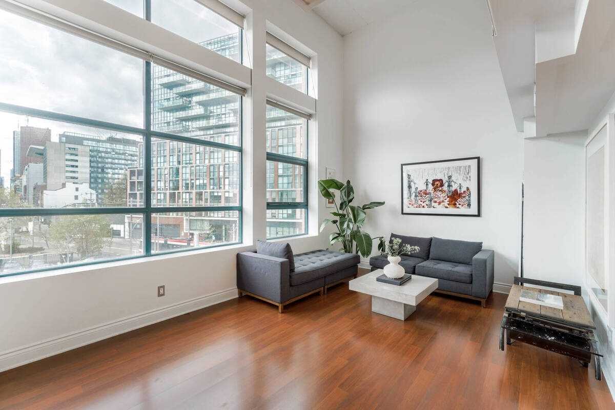 393 King St E, #303