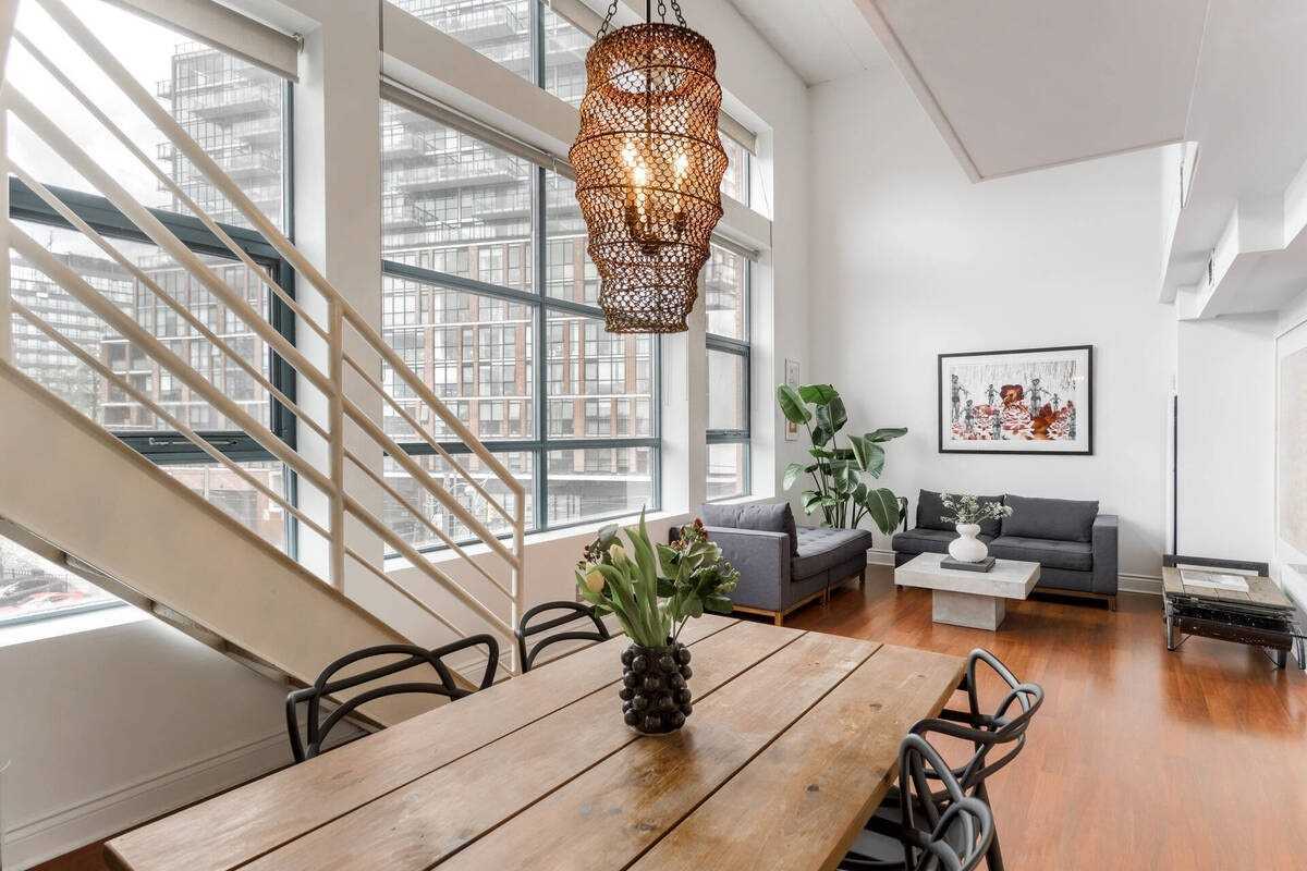 393 King St E, #303