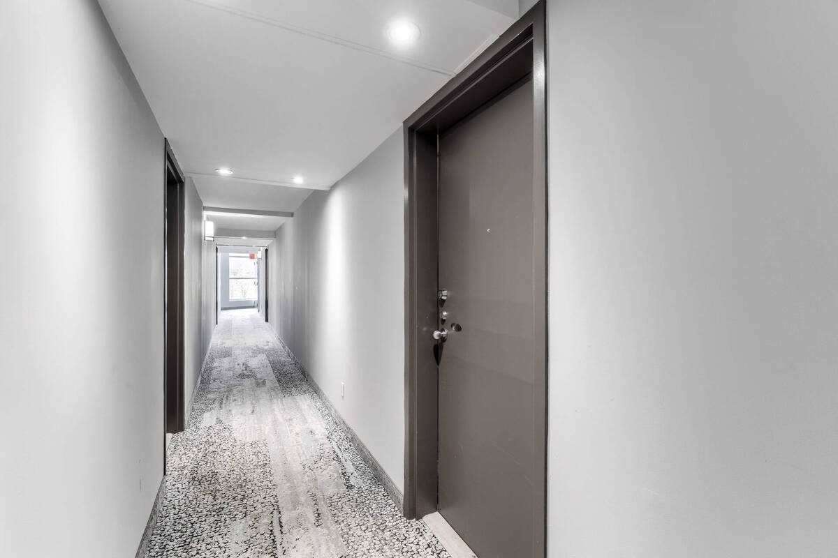 393 King St E, #303