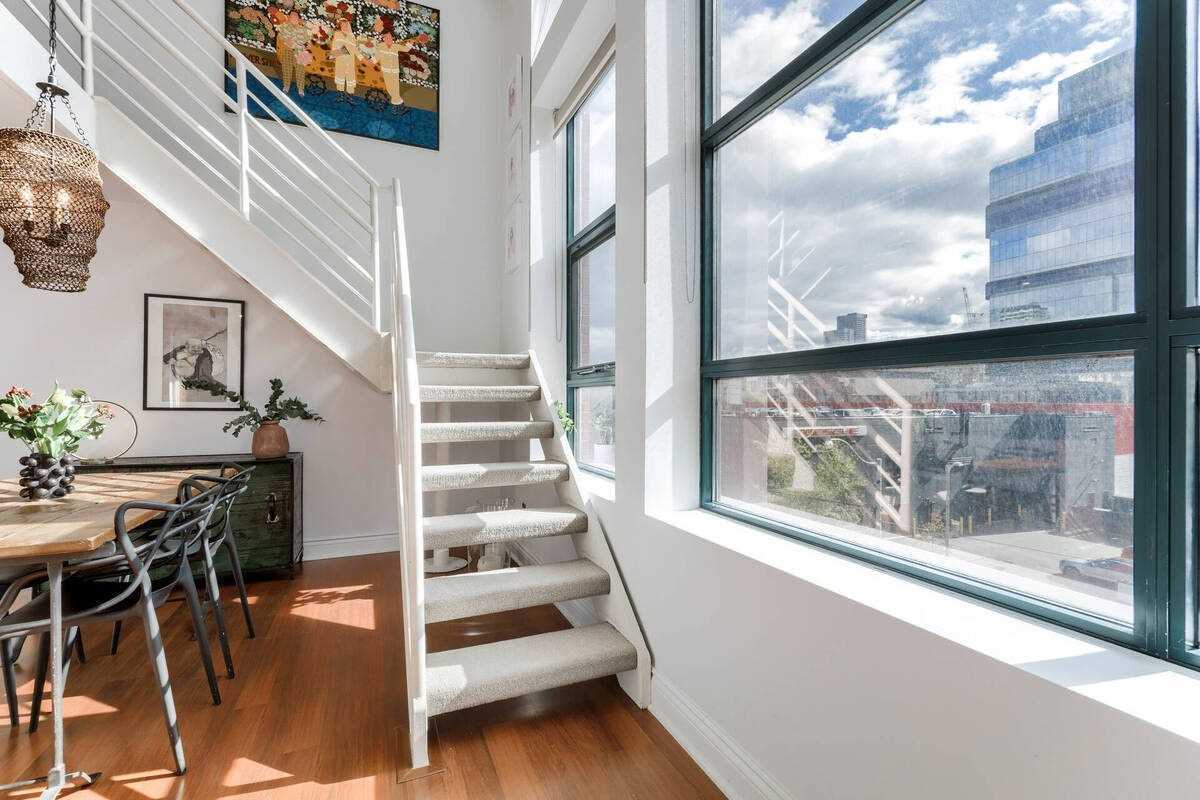 393 King St E, #303